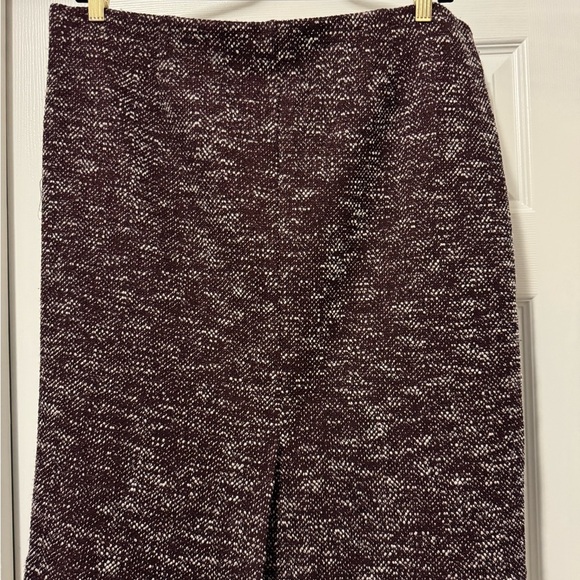 Elegant Black and White Knit Skirt - Picture 3 of 6